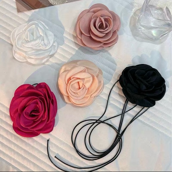 Jane Chic Designs Rose Cameo - Picture 2 of 3